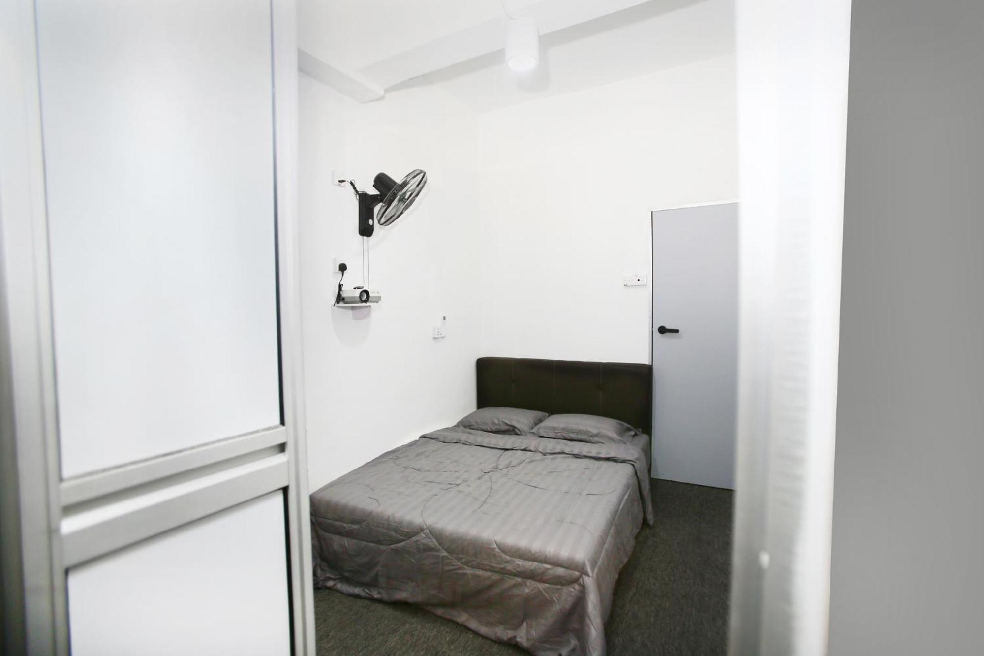 Hangoutspacez Queensbay At Bayan Lepas Penang Exterior foto